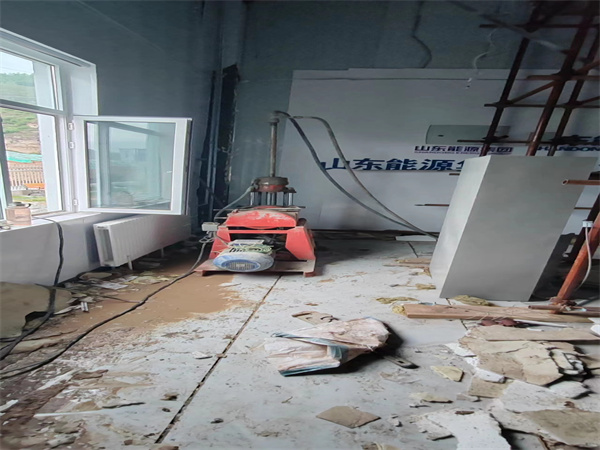 畅好乡地基基础下沉墙体裂缝加固注浆顶升施工